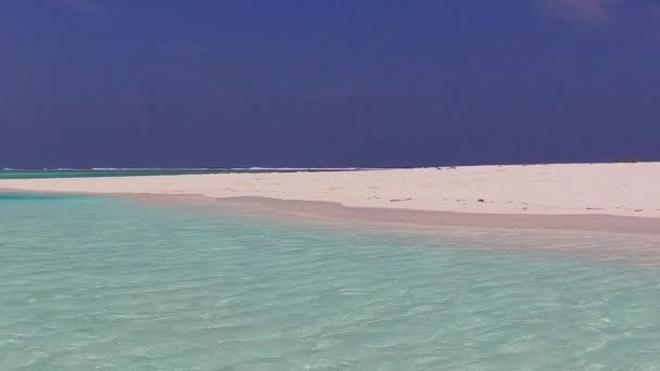 Napfényes táj tökéletes tengerparti strand utazás kék tenger fehér homokos háttér közelében surf — Stock videók