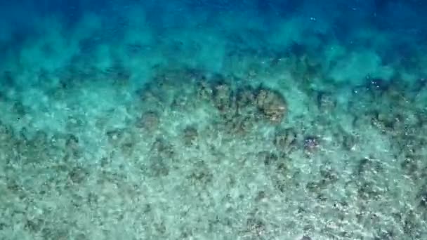 Copia spazio panorama della baia marina spiaggia avventura da acqua blu e sabbia bianca sfondo vicino resort — Video Stock