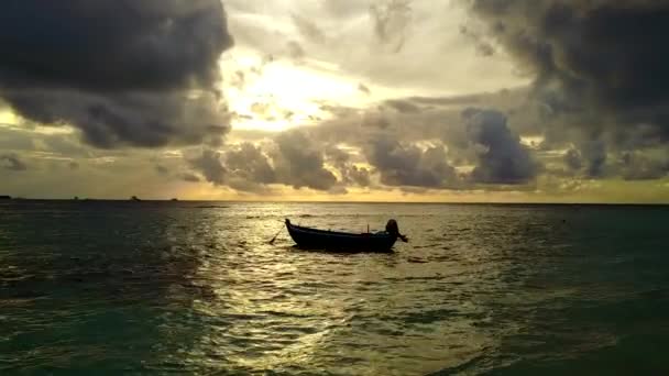 Romantic tourism of tranquil tourist beach lifestyle by blue water with white sandy background near surf — Stock Video