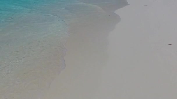 Panorama vuoto di stile di vita tropicale spiaggia turistica da laguna blu con sfondo di sabbia bianca vicino a banco di sabbia — Video Stock