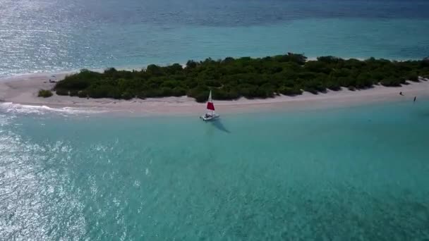 Tomma abstrakt av avkopplande turist strand resa med aqua blått vatten och vit sand bakgrund nära revet — Stockvideo