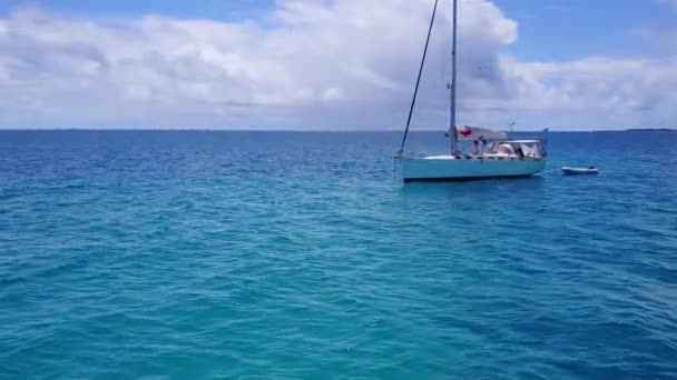 Széles látószögű táj luxus lagúna strand kaland sekély óceán és fehér homok háttér közelében homokbár — Stock videók