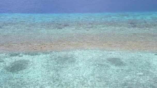 Brede hoek textuur van perfecte strand trip door turquoise water met helder zand achtergrond in de buurt zandbank — Stockvideo