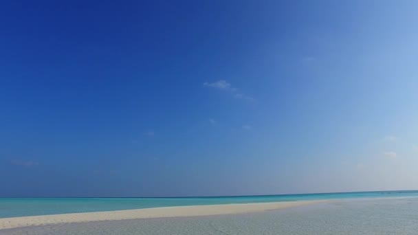 Panorama amplo do paraíso viagem de praia turística por lagoa azul-turquesa com fundo de areia branca perto de palmeiras — Vídeo de Stock