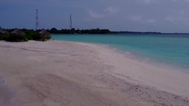 Verão paisagem da baía marinha viagem de praia por água azul e fundo de areia branca perto de barra de areia — Vídeo de Stock