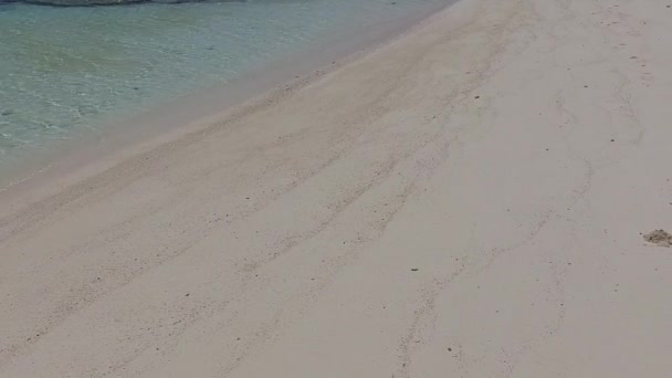 Empty sky of beautiful bay beach break by blue lagoon and clean sand background near sandbar — Stock Video