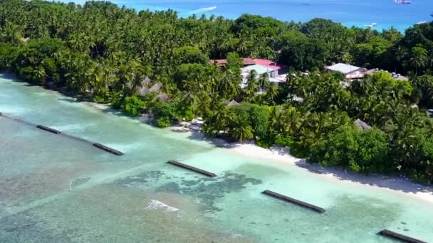 Flygresor till havs lagun strand semester med aqua blå lagun och vit sand bakgrund — Stockvideo