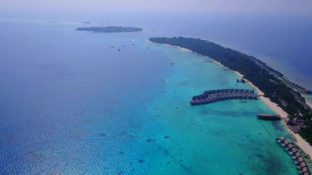 Nappali textúra pihentető sziget strand nyaralás sekély óceán és fehér homok háttér közelében üdülőhely — Stock videók