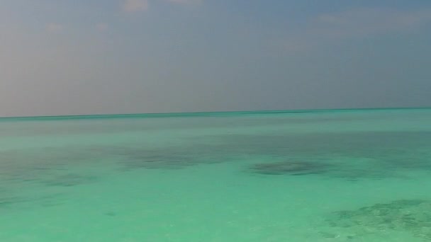 Drone udara abstrak indah wisata pantai perjalanan dengan laut biru dan pasir putih latar belakang — Stok Video