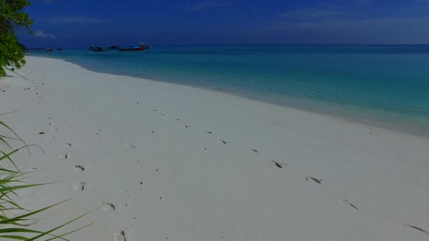 Summer texture of tranquil resort beach break by transparent ocean with white sand background near sandbank — Stock Video