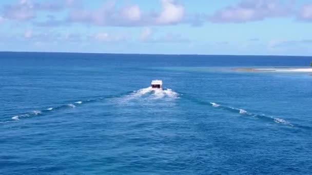 Empty nature of tropical lagoon beach break by aqua blue sea with white sandy background near reef — Stock Video