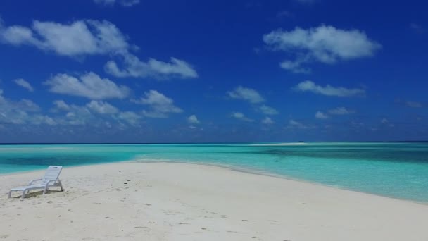 Natureza quente do paraíso costa praia vida selvagem por aqua mar azul com fundo de areia branca perto de recife — Vídeo de Stock