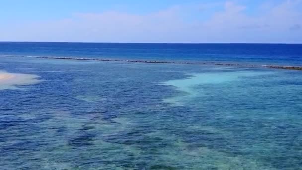 Másolja tér turizmus tökéletes üdülőhely strand nyaralás átlátszó víz fehér homok háttér tenyér közelében — Stock videók