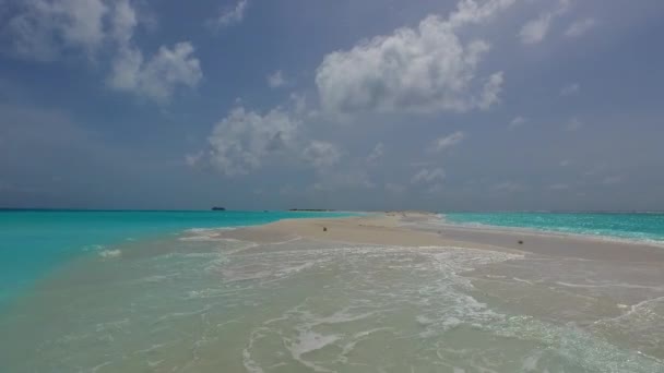 Close up travel of tropical shore time by blue water and white sand background near palm — Stok Video