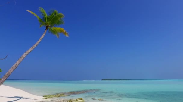 Sommerreise der schönen Küste Strand Pause von blauem Meer und weißem Sand Hintergrund in der Nähe Sandbank — Stockvideo