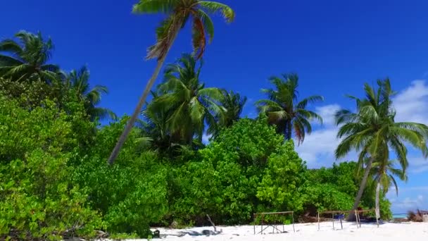 Panorama aérien de drones de vacances à la plage avec vue sur la mer tropicale sur fond bleu océan et sable blanc — Video