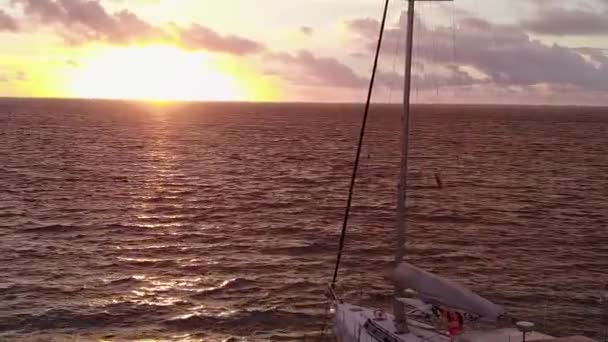 Solig resa exotiska ön stranden resa med blått vatten och vit sand bakgrund nära sandbar — Stockvideo