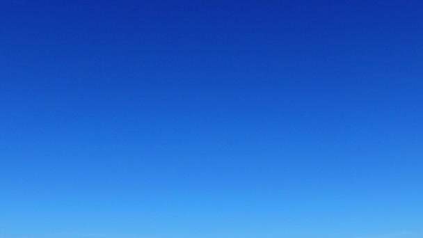 Daytime landscape of tropical coast beach journey by transparent water and white sand background near sandbank — Stock Video