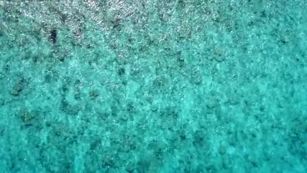 Cielo soleggiato di perfetta vista mare spiaggia pausa da blu oceano verde con sfondo di sabbia pulita vicino resort — Video Stock