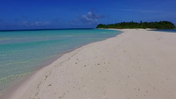 Aereo drone cielo del paradiso isola spiaggia viaggio da turchese oceano e sabbia bianca sfondo — Video Stock