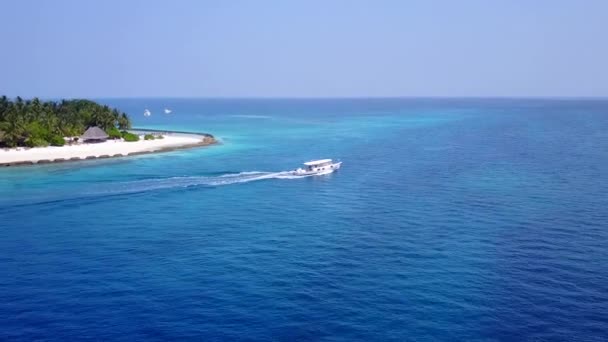 Kopieer ruimte toerisme van perfect uitzicht op zee strand reis door blauwe lagune met helder zand achtergrond in de buurt van zandbar — Stockvideo