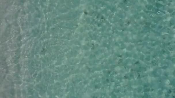 Légi kilátás panoráma paradicsom part strand utazás tiszta lagúna fehér homok háttér — Stock videók