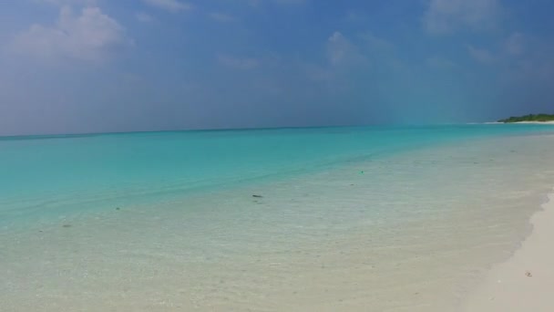 Nappali turizmus tengeri üdülőhely strand utazás aqua kék lagúna és fehér homok háttér közelében surf — Stock videók