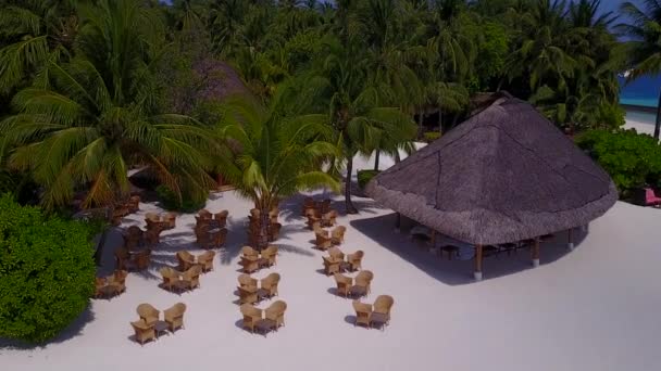 Drone view textura de viaje de playa de bahía tropical por el océano azul y fondo de arena blanca — Vídeo de stock
