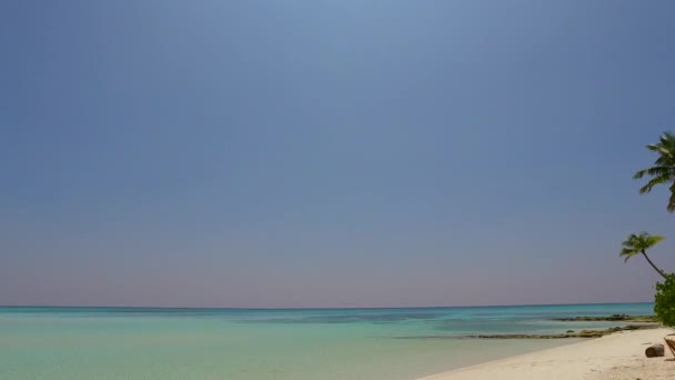 Summer sky of idyllic shore beach holiday by shallow lagoon with white sand background before sunset — Stock Video