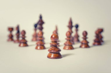 Satranç rakam, strateji, liderlik, ekip çalışması ve başarı iş kavramı. 