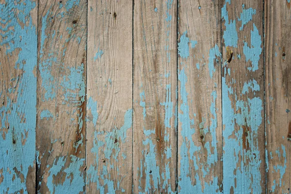皮をむいた塗料で古いみすぼらしいライトブルーの木のテクスチャ. — ストック写真