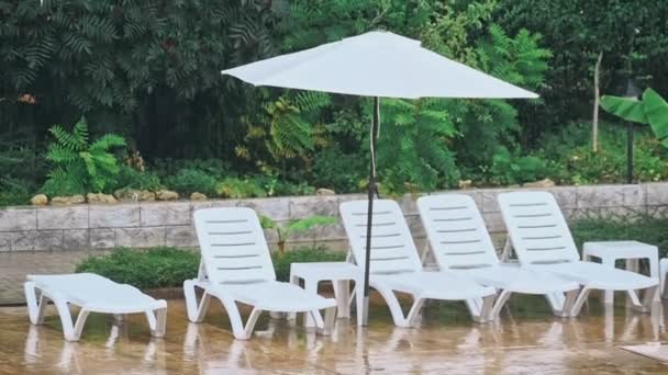 Špatné počasí během dovolené — Stock video