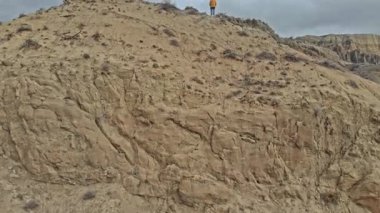 Vashlovani doğa koruma alanlarındaki renkli uçurumların çarpıcı manzarası