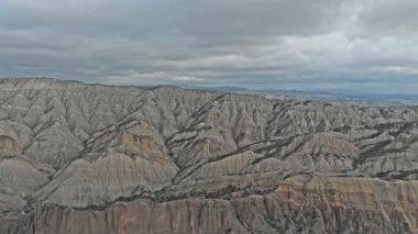 Vashlovani sonbaharda dağ manzarası rezervi