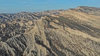 Aerial Valley ve Riverbed Vashlovani, Gürcistan