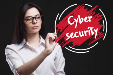 Pazarlama, teknoloji, Internet ve ağ kavramı. İş için önemli olan genç bir işadamı gösterir: Cyber güvenlik