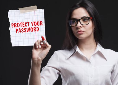 Pazarlama, teknoloji, Internet ve ağ kavramı. İş için önemli olan genç bir işadamı gösterir: parolanızı korumak