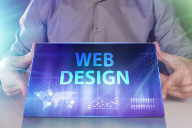 İş, teknoloji, Internet ve ağ kavramı. Geleceğin sanal bir ekranda çalışan genç bir girişimci ve yazıt görür: Web Tasarım