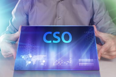 İş, teknoloji, Internet ve ağ kavramı. Geleceğin sanal bir ekranda çalışan genç bir girişimci ve yazıt görür: Cso