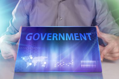 İş, teknoloji, internet ve şebeke kavramı. Geleceğin sanal ekranı üzerinde çalışan genç bir girişimci şu yazıyı görür: