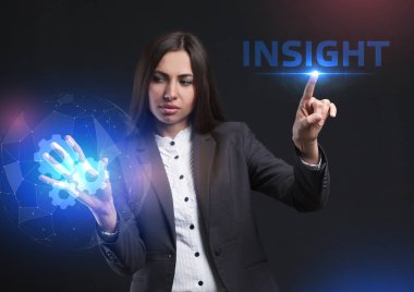 İş, teknoloji, Internet ve ağ kavramı. Geleceğin sanal bir ekranda çalışan genç bir girişimci ve yazıt görür: Insight