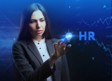 İş, teknoloji, Internet ve ağ kavramı. Geleceğin sanal bir ekranda çalışan genç bir girişimci ve yazıt görür: Hr