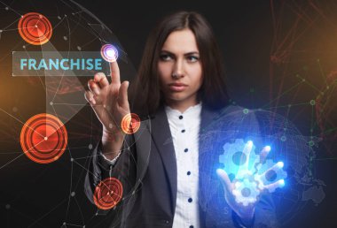İş, teknoloji, Internet ve ağ kavramı. Geleceğin sanal bir ekranda çalışan genç bir girişimci ve yazıt görür: Franchise