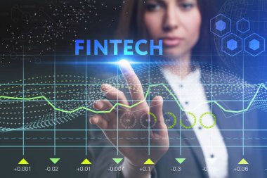 İş, teknoloji, Internet ve ağ kavramı. Geleceğin sanal bir ekranda çalışan genç bir girişimci ve yazıt görür: Fintech