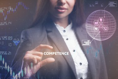 İş, teknoloji, Internet ve ağ kavramı. Geleceğin sanal bir ekranda çalışan genç bir girişimci ve yazıt görür: yeterlilik