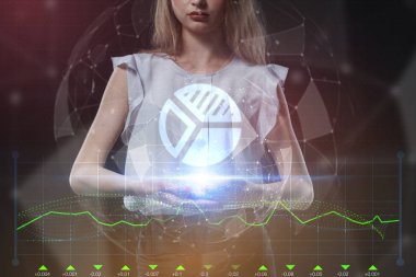 İş, teknoloji, Internet ve ağ kavramı. Geleceğin sanal bir ekranda çalışan genç bir girişimci ve yazıt görür: 