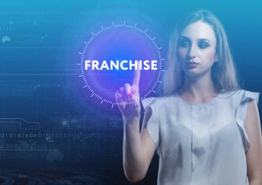 İş, teknoloji, Internet ve ağ kavramı. Geleceğin sanal bir ekranda çalışan genç bir girişimci ve yazıt görür: Franchise