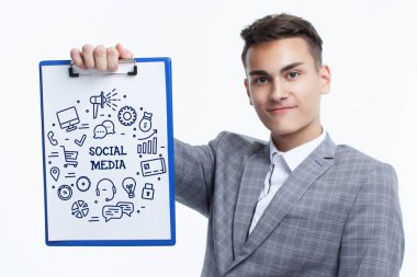 İş, teknoloji, internet ve ağ kavramı. Anahtar kelime gösterilen genç girişimci: sosyal medya