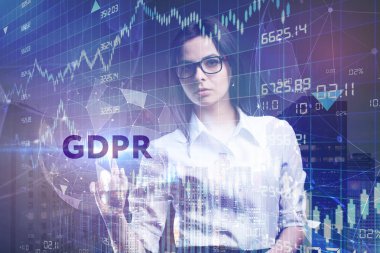 İş, teknoloji, Internet ve ağ kavramı. Geleceğin sanal bir ekranda çalışan genç bir girişimci ve yazıt görür: Gdpr