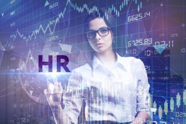 İş, teknoloji, Internet ve ağ kavramı. Geleceğin sanal bir ekranda çalışan genç bir girişimci ve yazıt görür: Hr